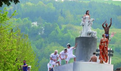 Immagine News - doppia-sfilata-di-carri-a-casola-per-la-festa-di-primavera