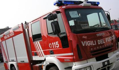 Immagine News - ponte-del-castello-spedizione-punitiva-a-casa-di-una-coppia-di-marocchini.-incendiano-lauto-e-picchiano-la-moglie