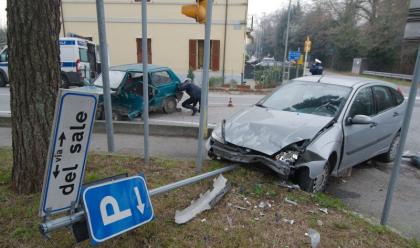 Immagine News - s.pietro-in-campiano-scontro-sulla-via-del-sale-tre-feriti