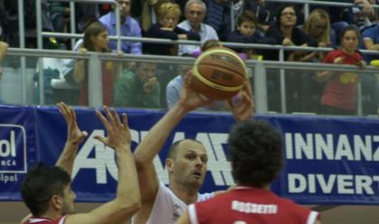 Immagine News - basket-legadue-ravenna-batte-reggio-calabria-e-chiude-al-primo-posto