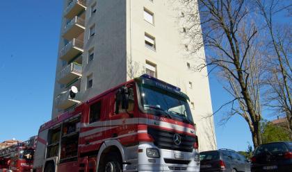 Immagine News - paura-per-madre-e-figlia-va-a-fuoco-il-loro-balcone