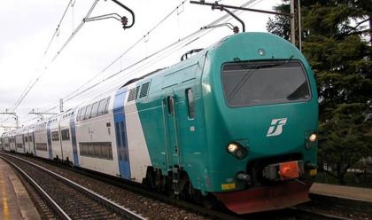 Immagine News - ravenna-auto-contro-un-treno-traffico-bloccato