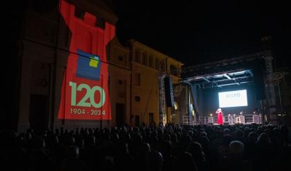 Immagine News - castel-bolognese-piazza-piena-per-la-festa-dei-120-anni-della-bcc-romagna-occidentale