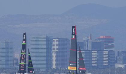 Immagine News - vela-luna-rossa-vince-la-prima-regata-e-poi-incassa-il-pareggio-di-ineos-britannia-1-1