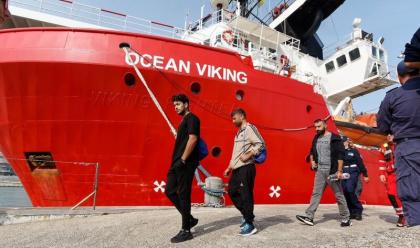 Immagine News - ravenna-15esimo-sbarco-dal-dicembre-2022-47-migranti-arrivati-con-locean-viking