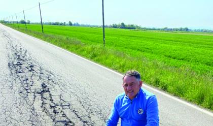 Immagine News - san-pietro-in-vincoli-parla-zoli-com.-cittadino-siamo-abbandonati-a-noi-stessi-strade-distrutte-e-rifiuti-al-cimitero