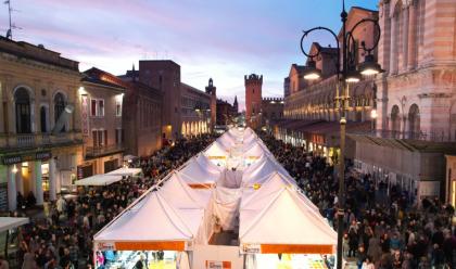 Immagine News - ferrara-il-food-festival-si-prepara-dal-31-ottobre-al-3-novembre-ad-apparecchiare-la-tavola-nel-centro-storico-estense