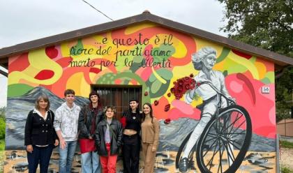 Immagine News - faenza-tebano-si-colora-di-storia-un-murale-celebra-le-donne-partigiane