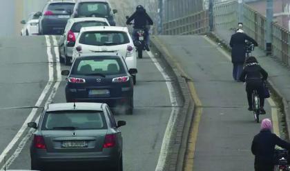 Immagine News - allerta-smog-da-bollino-rosso-in-emilia-romagna-stop-ai-diesel-euro-5-nei-comuni-sopra-30mila-abitanti