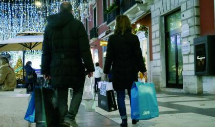 Immagine News - consumi-acquisti-in-contrazione-saldi-troppo-a-ridosso-del-natale.-parlano-mambelli-e-massaccesi-ascom-checcoli-e-venturi-confesercenti