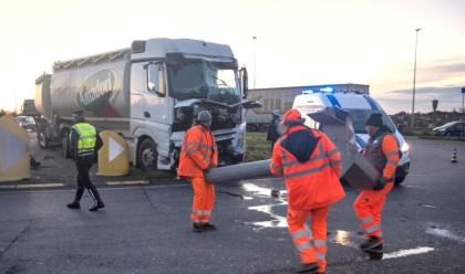 Immagine News - ravenna-incidente-alla-rotonda-tra-ss16-e-ravegnana-traffico-in-tilt-alle-7