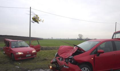 san-bartolo--scontro-tra-due-auto-grave-un-25enne