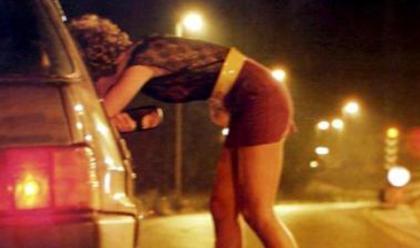 Immagine News - fosso-ghiaia-rapina-prostituta-domiciliari-per-camionista-42enne