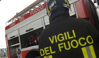 Immagine News - scoppia-incendio-nei-pressi-dellaeroporto-militare