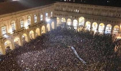 bologna-non-si-lega-piazza-maggiore-piena-per-la-manifestazione-contro-il-centrodestra