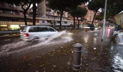 Immagine News - maltempo-in-romagna-violente-piogge-allerta-rossa-per-la-piena-dei-fiumi