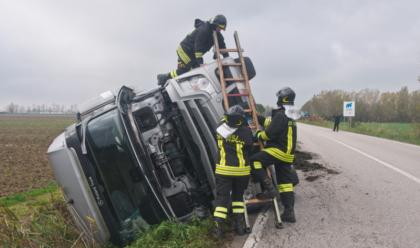 alfonsine-camion-si-ribalta-sulladriatica-ferito-lautista