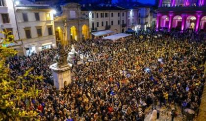 rimini-7mila-sardine-in-piazza-contro-il-passaggio-di-salvini-in-citt