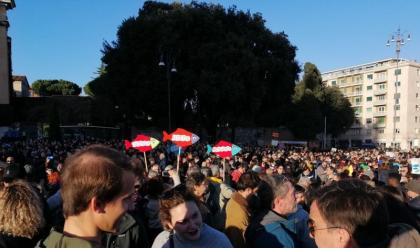 le-sardine-riempiono-piazza-san-giovanni-a-roma-in-tantissime-anche-dalla-romagna