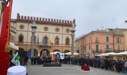 Immagine News - ravenna-piazza-del-popolo-gremita-per-laddio-allex-sindaco-matteucci.-de-pascale-quotci-mancherai-immensamentequot