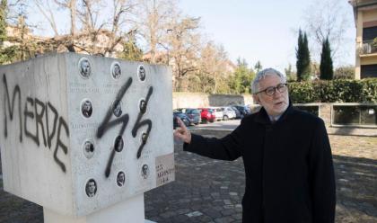 ravenna-nuovo-sfregio-alla-memoria-dei-caduti-imbrattato-il-monumento-in-via-nullo-baldini