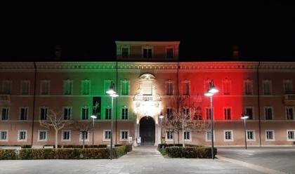 Immagine News - ravenna-palazzo-rasponi-illuminato-con-il-tricolore-in-segno-di-speranza