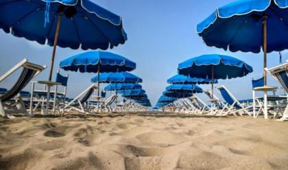 Immagine News - romagna-spiaggia-e-mare-da-luned-18-riparte-lattivit-regole-condivise-12-mq-a-ombrellone-15-tra-le-attrezzature-e-stewart
