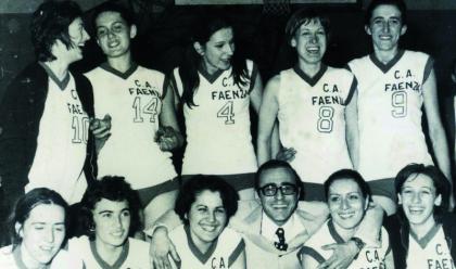 Immagine News - basket-donne-50-anni-fa-la-promozione-in-a-del-club-atletico-faenza-quotuno-squadrone-piancastelli-la-starquot