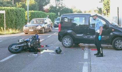 Immagine News - cervia-centauro-60enne-si-schianta-contro-unauto