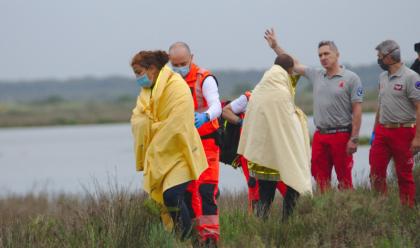 Immagine News - marina-romea-coppia-di-vongolari-salvati-dai-vigili-del-fuoco