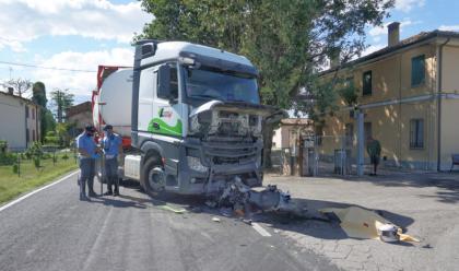 barbiano-centauro-45enne-muore-schiantandosi-contro-un-camion