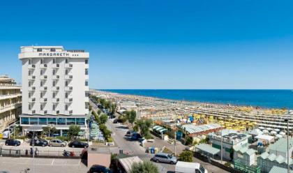 Immagine News - turismo-a-riccione-quasi-tutti-gli-alberghi-hanno-riaperto