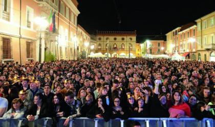 Immagine News - ravenna-la-notte-oro-il-17-ottobre-dice-addio-al-concerto-in-piazza-del-popolo