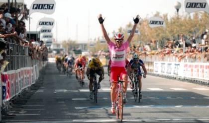 Immagine News - ciclismo-dal-faentino-minardi-a-mario-cipollini-le-volate-del-giro-ditalia-che-hanno-infiammato-cervia