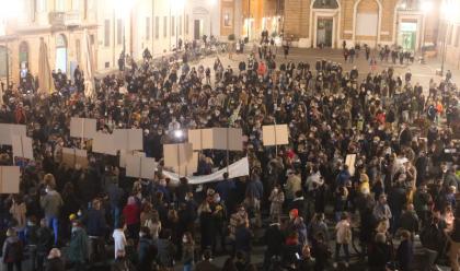 Immagine News - ravenna-nuovo-dpcm-la-protesta-in-piazza-del-popolo-il-sindaco-riceve-delegazione