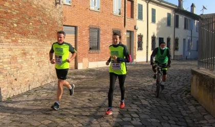 Immagine News - podismo-la-staffetta-quotwe-are-ravennaquot-nel-giorno-della-maratona-di-ravenna-citt-darte