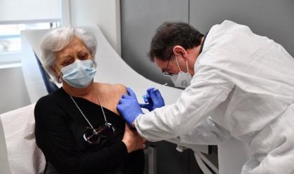 Immagine News - vaccinazioni-covid-19-da-luned-15-prenotazioni-dai-75-ai-79-anni