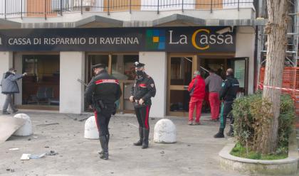 lido-adriano-salta-in-aria-il-bancomat-della-cassa-di-viale-virgilio