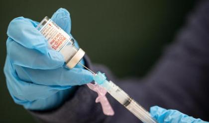 Immagine News - vaccinazioni-anti-covid-sprint-della-regione-in-maggio-saranno-distribuite-1-milione-di-dosi