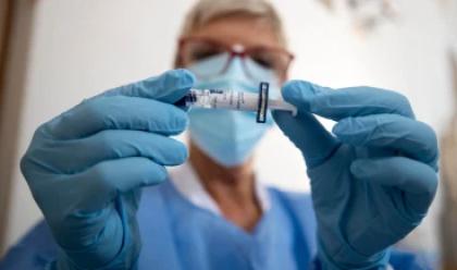 Immagine News - emilia-romagna-vaccinazioni-anti-covid-da-gioved-13-al-via-le-prenotazioni-per-i-50-54enni