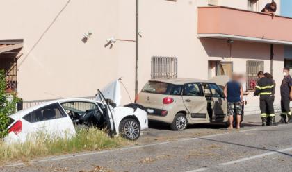 Immagine News - alfonsine-scontro-tra-tre-auto-ferita-una-27enne