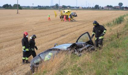 ravenna-fuori-strada-con-lauto-donna-portata-in-elimedica-al-bufalini