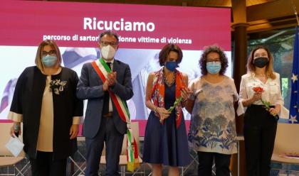 Immagine News - romagna-faentina-il-progetto-ricuciamo-dedicato-alle-donne-vittima-di-violenza-col-ministro-elena-bonetti
