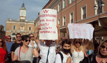 Immagine News - da-ravenna-a-rimini-a-bologna-no-vax-in-piazza-contro-il-green-pass