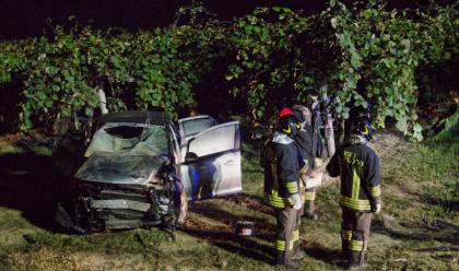 san-pietro-in-trento-auto-carambola-fuori-strada-5-ragazzi-feriti