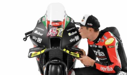 Immagine News - motociclismo-un-podio-storico-e-da-applausi-per-laprilia-del-team-gresini-a-silverstone