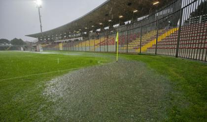 Immagine News - calcio-la-pioggia-ferma-il-ravenna-in-c-vincono-cesena-e-imolese