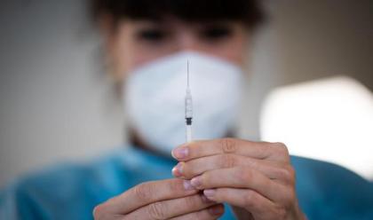 Immagine News - covid-19-267-casi-e-5-decessi-in-e-r-quasi-35-milioni-le-persone-vaccinate-con-doppia-dose