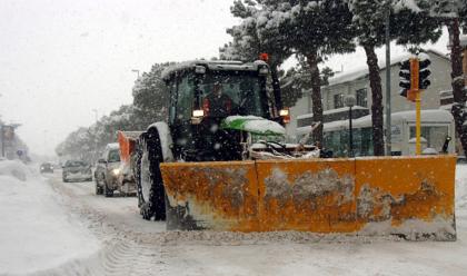 Immagine News - meteo-nevica-su-tutta-la-romagna-mezzi-in-azione-in-ogni-comune