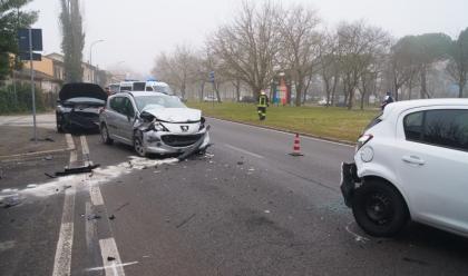 Immagine News - ravenna-innesca-maxi-incidente-in-viale-randi-con-6-auto-coinvolte-e-scappa-preso